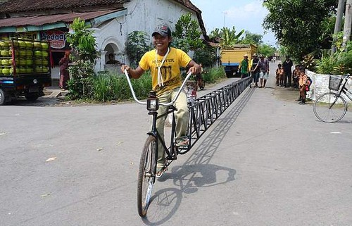 22. 24 metros de larga bicicleta.